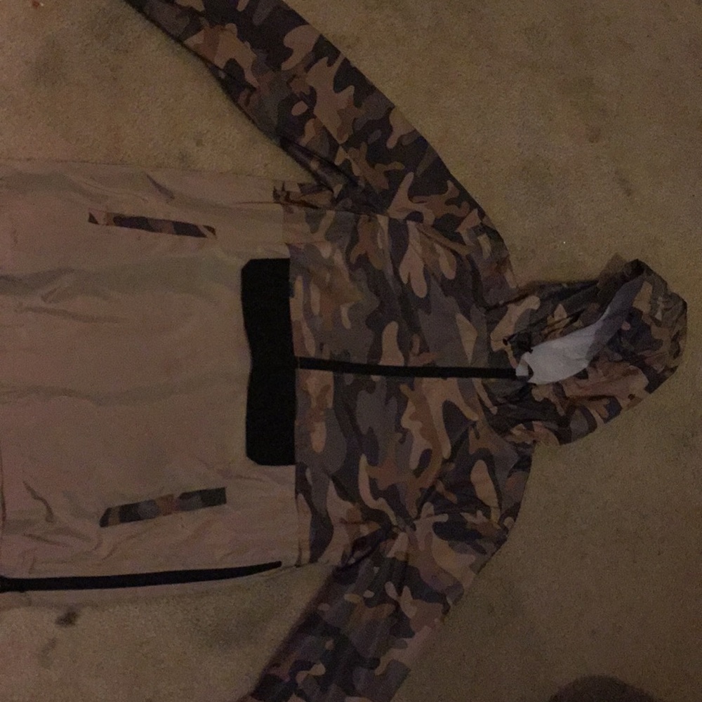 Camo WindBreaker!! ( dont mind the floor )
